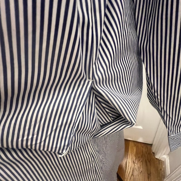 Uniqlo Relaxed Blue and White Tunic with 3/4 Sleeves - Picture 6 of 16